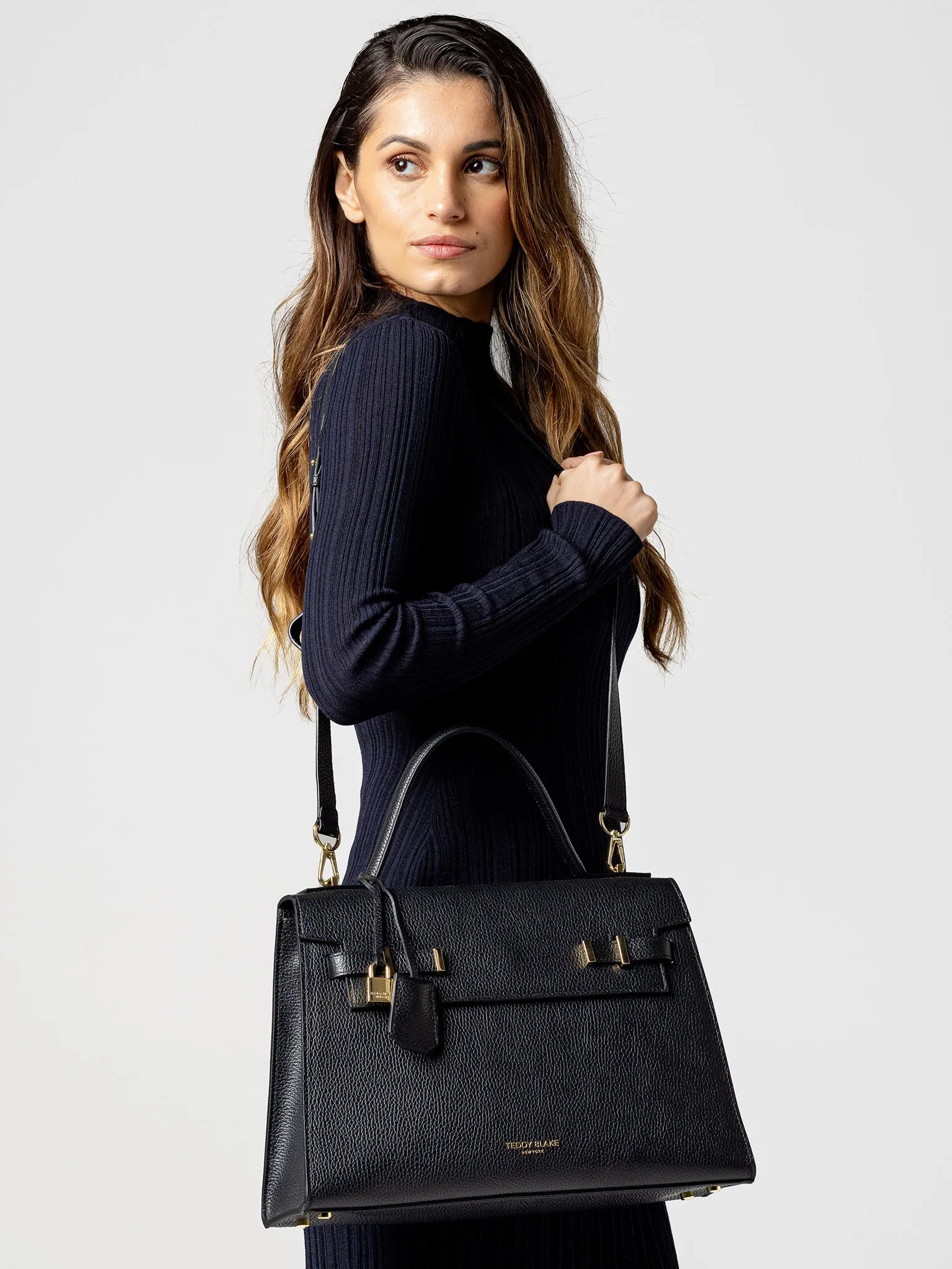 Ava  14 - Black