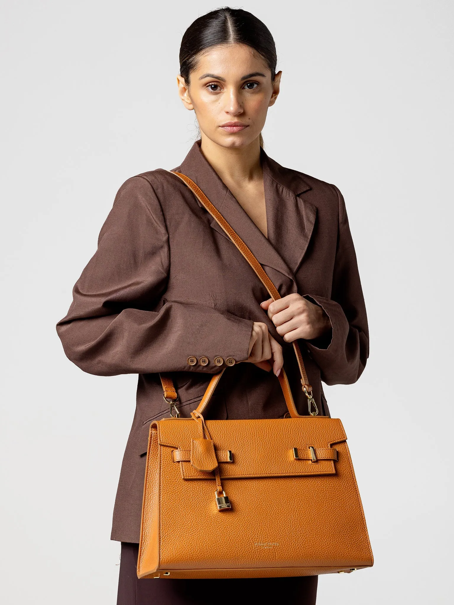 Ava  14 - Camel Brown