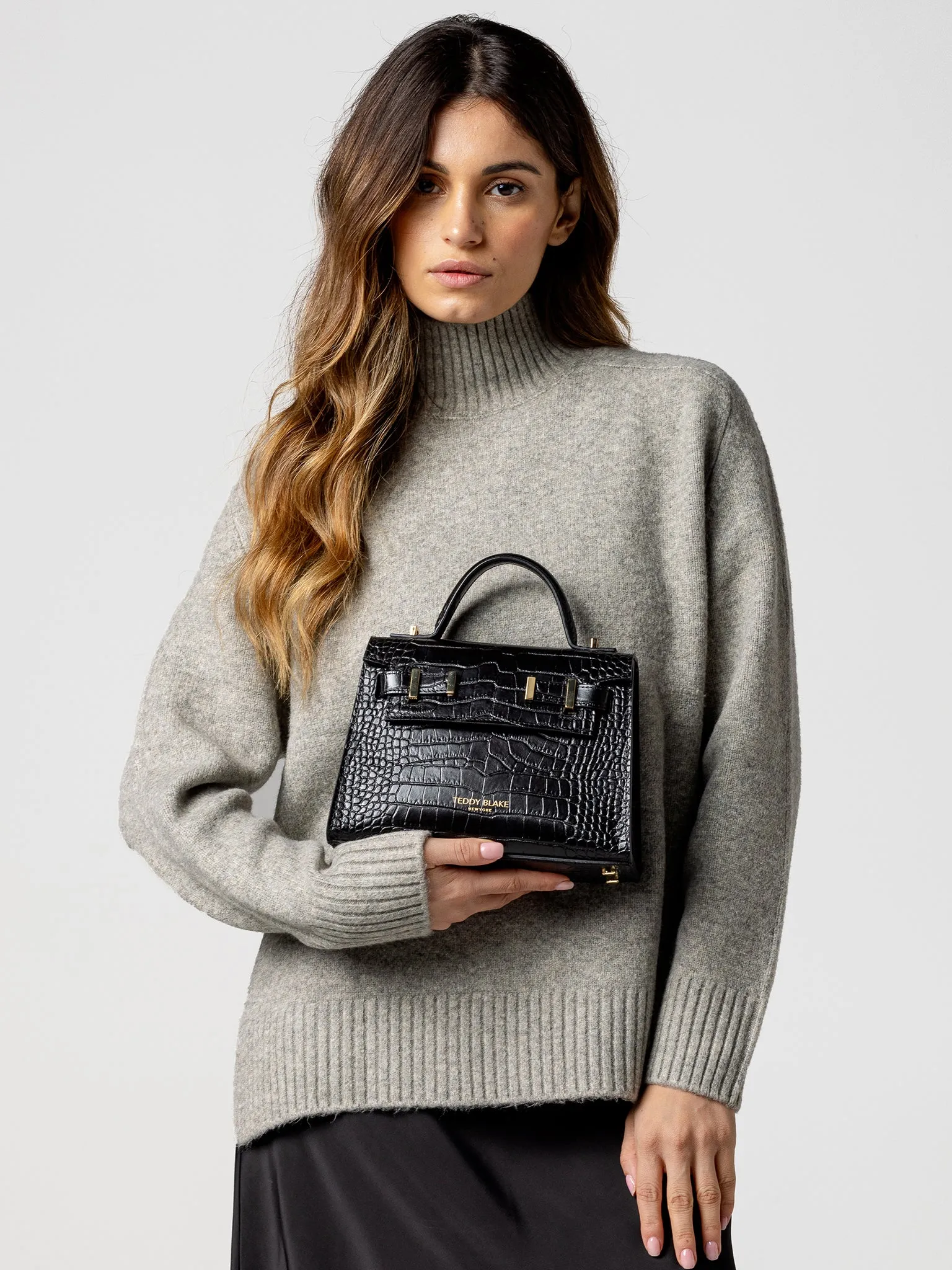 Ava Croco  9 - Black