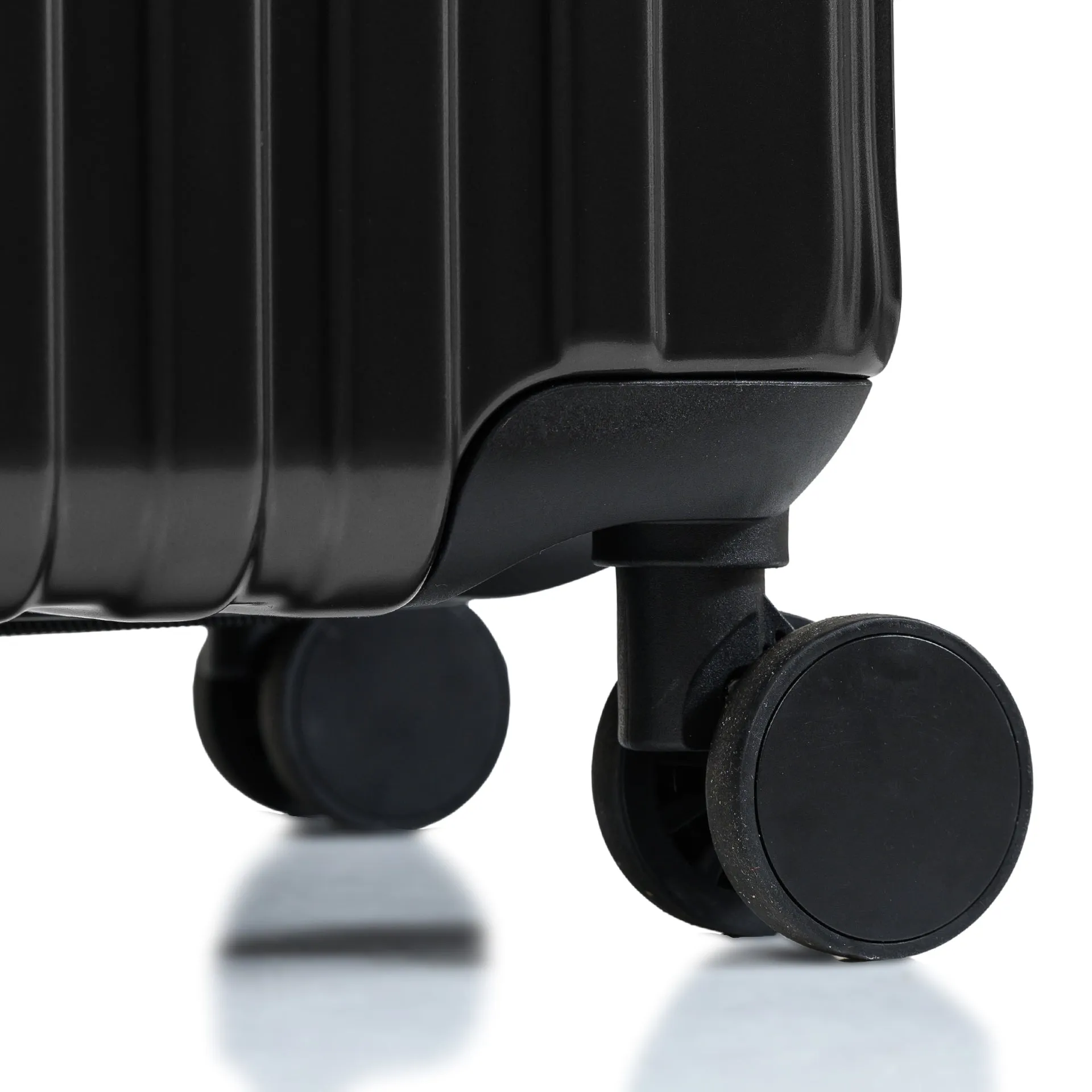Element Hardside 24 Luggage