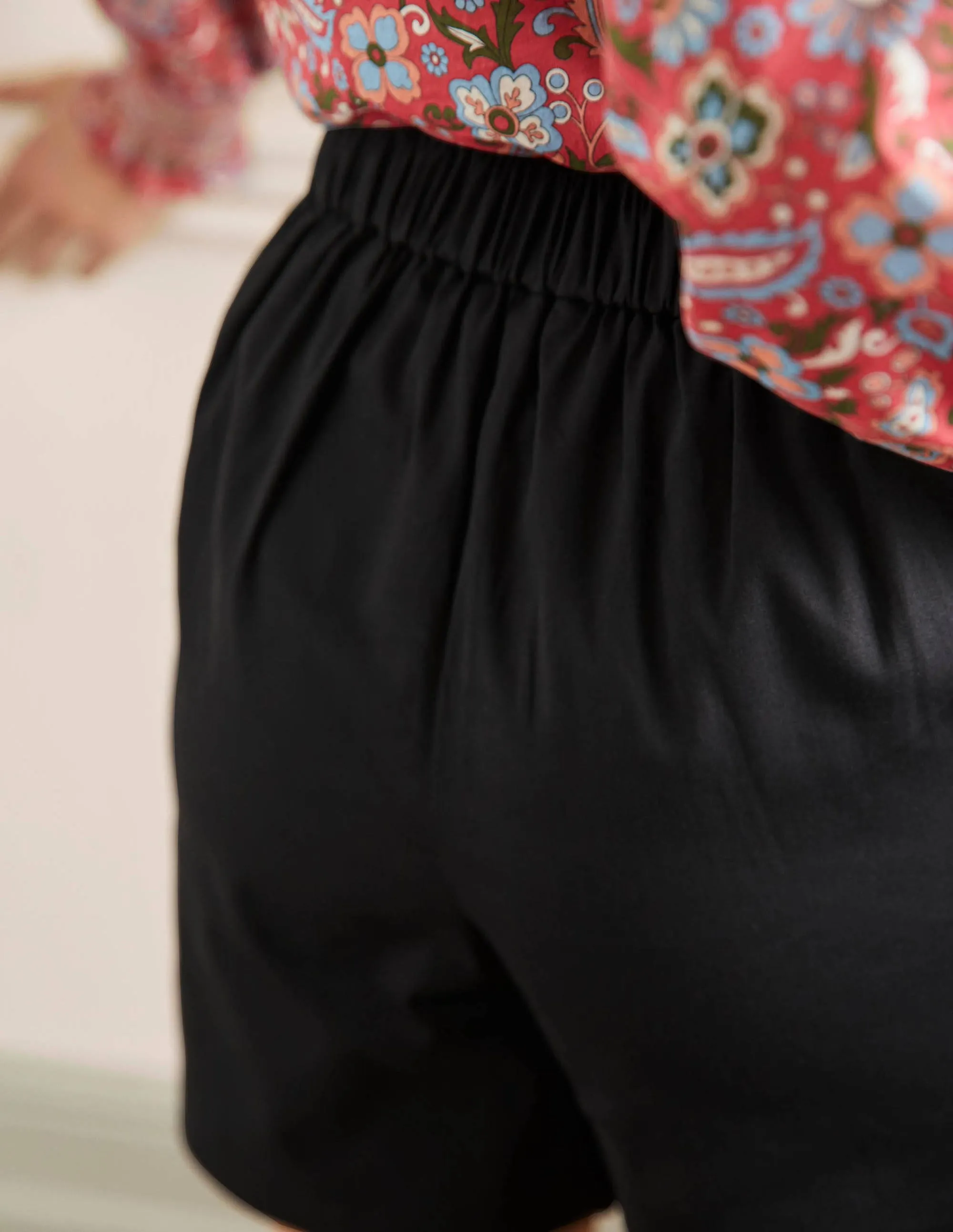 Pull On Shorts-Black