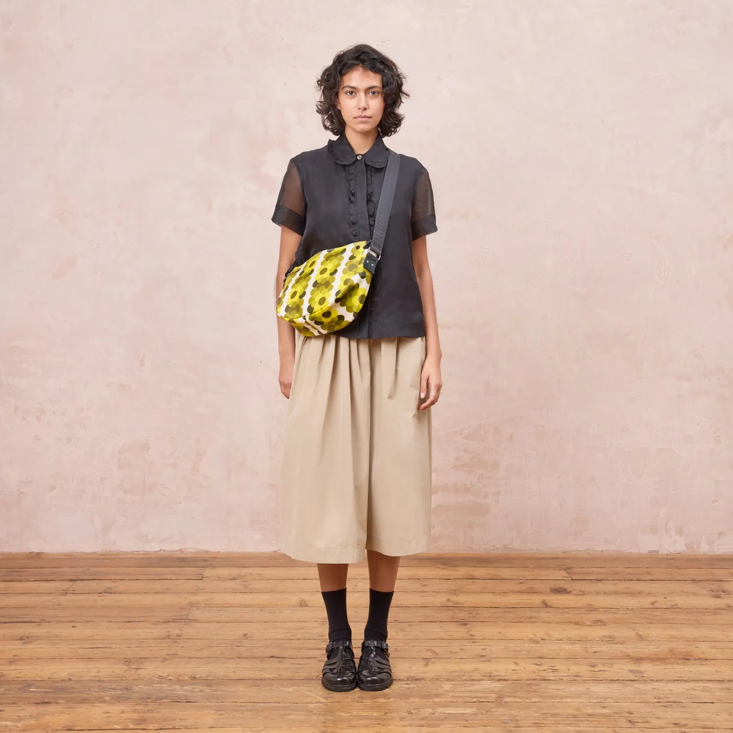 Rounder Crossbody - Retro Flower Yellow