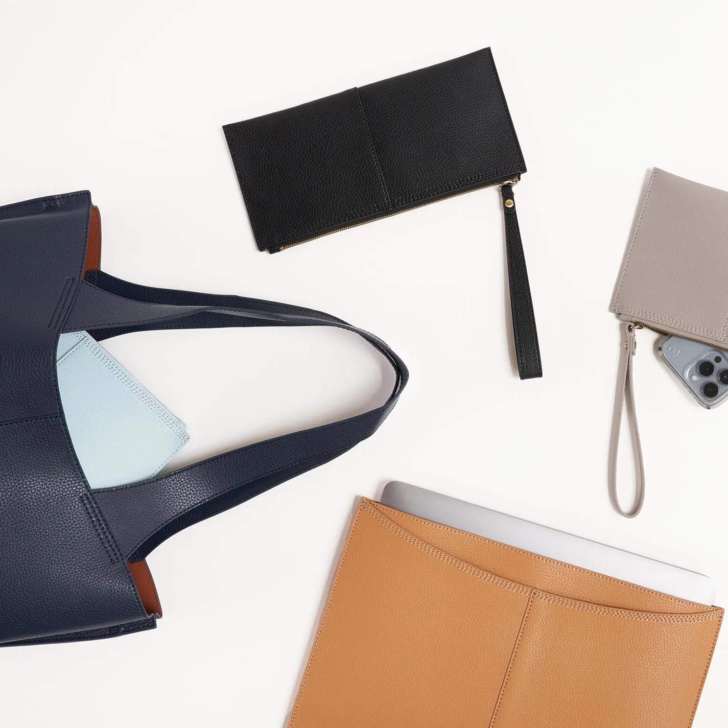 Vida Laptop Sleeve in Micro Pebbled Leather - Black