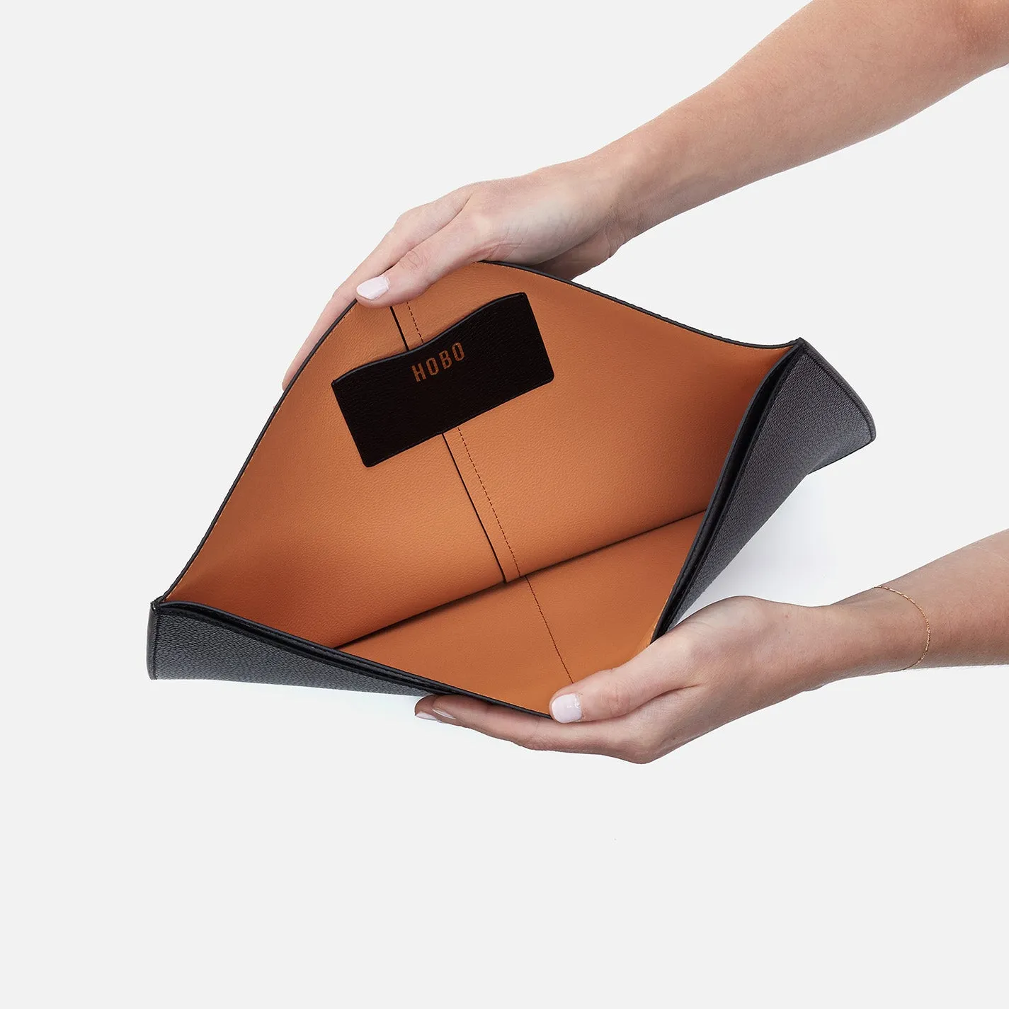 Vida Large Laptop Sleeve in Micro Pebbled Leather - Black